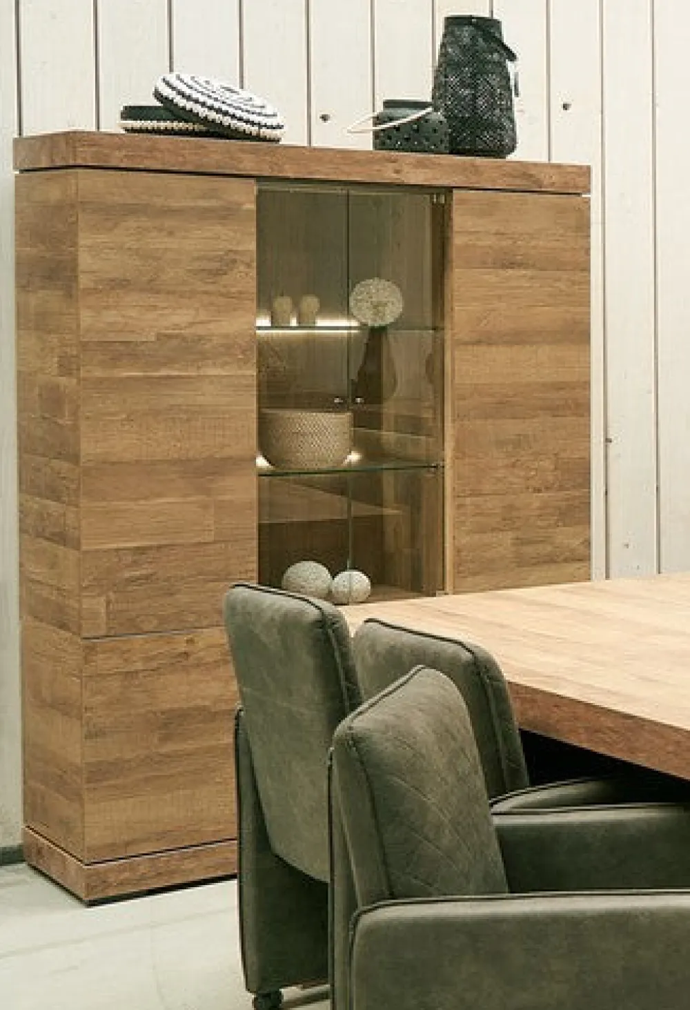 evan__vitrine_etna__v__k__0-1.webp Evan - Vitrine Etna - V1 - K674 - Oude teak/Zwart - 125x183x50cm | Belga Meubelen Outlet