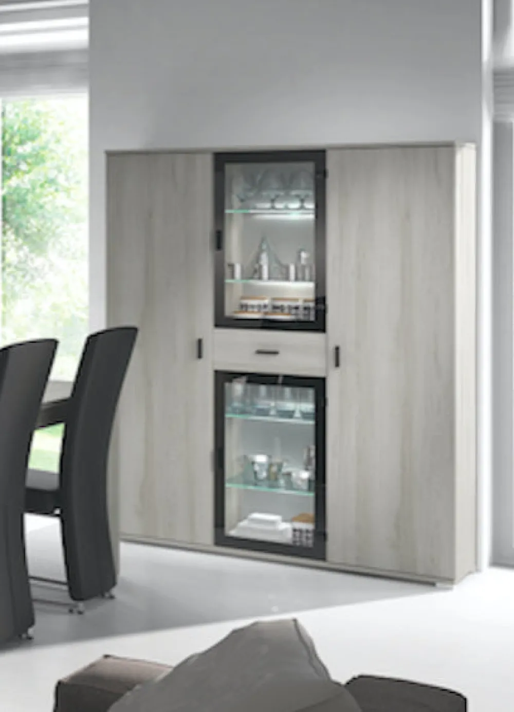 jad__vitrine_michael__gir_0.webp JAD - Vitrine Michael - Girjze Eik - 135x170x40cm | Belga Meubelen New